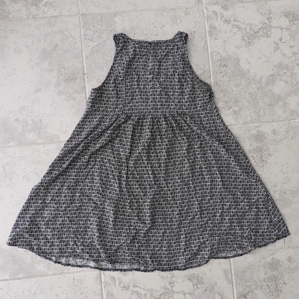 H&M Black and White Patterned Short Sleeveless Summer Dress - size 12 - Picture 2 of 4